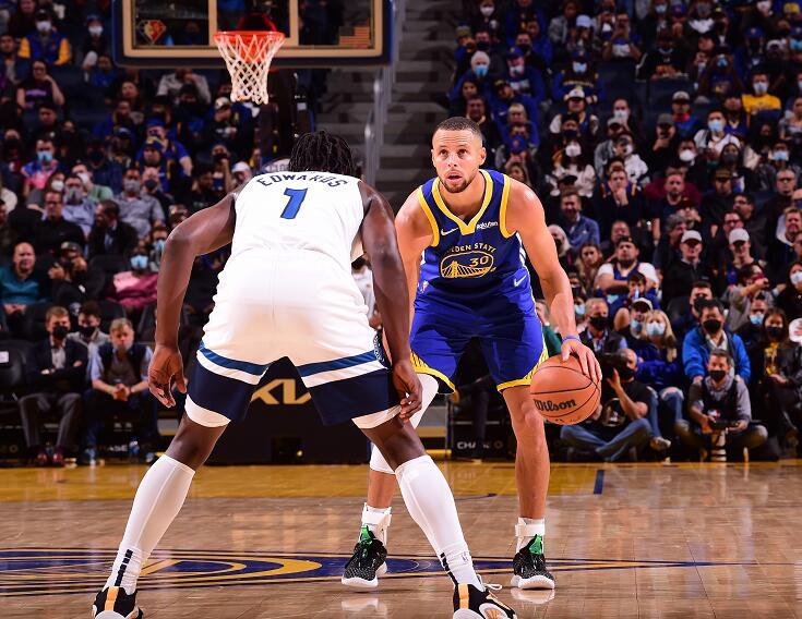  森林狼爱德华兹爆发，隔扣戈贝尔登上热搜榜首  