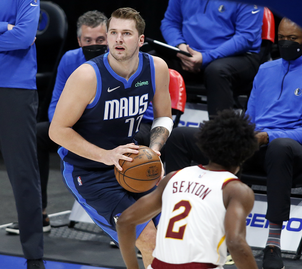  独行侠东契奇连续五场三双，刷新队史年轻纪录  