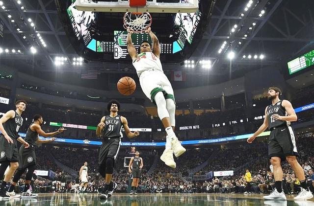  雄鹿，字母哥背靠背砍下三双，率队登顶联盟第一  